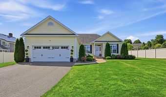 112 Farmington Cir, Agawam, MA 01030