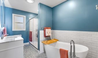 4 Saturn Ct, Alloway, NJ 07422