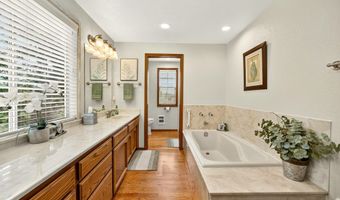 500 Pompadour Dr, Ashland, OR 97520