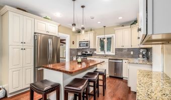 10 N Beech Tree Rd, Brookfield, CT 06804