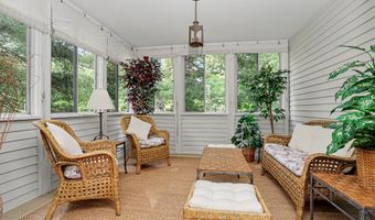 11 Tanglewood Dr, Danbury, CT 06811