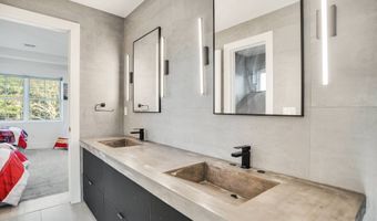 55 Bay View Ave, Amagansett, NY 11930
