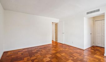 5005 BATTERY Ln #1, Bethesda, MD 20814