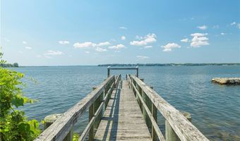 60 Van Wickle Ln, Bristol, RI 02809