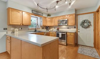 710 Sprucetree Ln, Algonquin, IL 60102