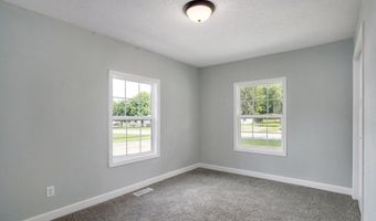 116 E Hadley St, Aurora, MO 65605