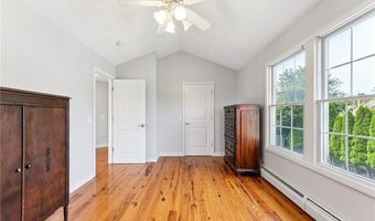 18 Anawan Ave, Narragansett, RI 02882