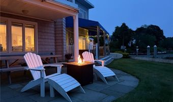 72 Marine Dr, Narragansett, RI 02882