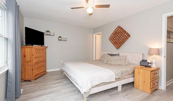 4 FRANKLIN Sq, Berlin, MD 21811