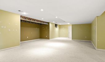 9 Denise Dr, Allentown, NJ 08501