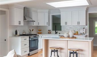 24 W Knollwood Cir, North Kingstown, RI 02852