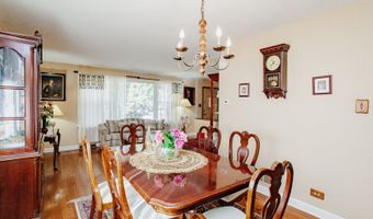 1849 W Spring Ridge Dr, Arlington Heights, IL 60004