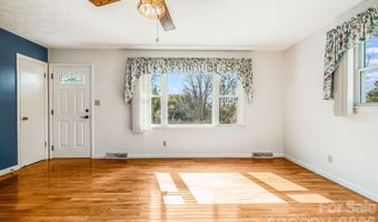 20 Ridge Cross Rd, Asheville, NC 28805