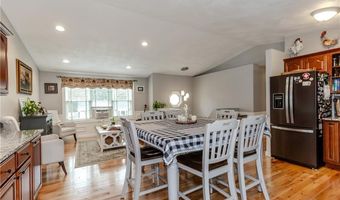 10 Pembroke Dr, Johnston, RI 02919