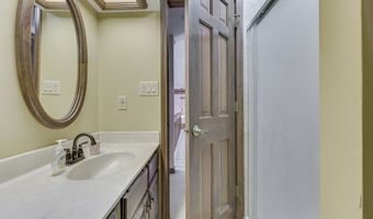 1521 Secretariat Ln, Indianapolis, IN 46217