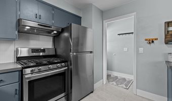 2015 E COLLEGE Ave, Appleton, WI 54915