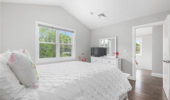 36 Wanda St, Narragansett, RI 02882
