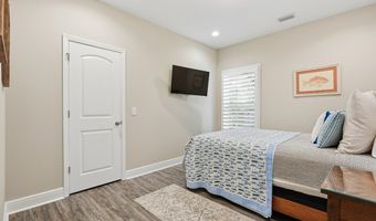 72 13th St, Apalachicola, FL 32320