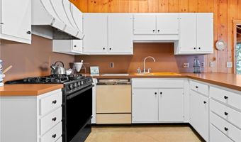 15 George W Finnerty Rd, Barrington, RI 02806