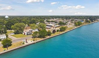 583 Market St, Algonac, MI 48001
