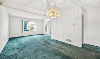 168 Springhouse Rd, Allentown, PA 18104