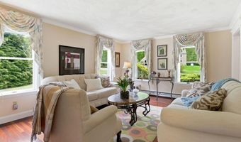 4 Hunters Rd, Bedford, NH 03110