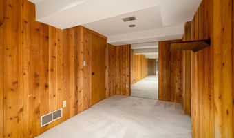 3949 Waldenwood Dr, Ann Arbor, MI 48105