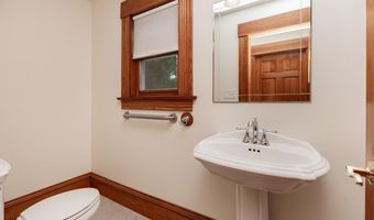 618 9th St, Ames, IA 50010
