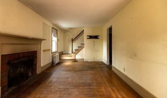 46 Roslyn Ave, Cranston, RI 02910