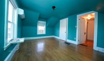 47 7th St, Bangor, ME 04401