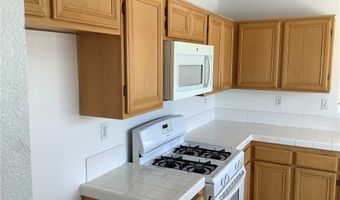 11562 Oak St, Apple Valley, CA 92308