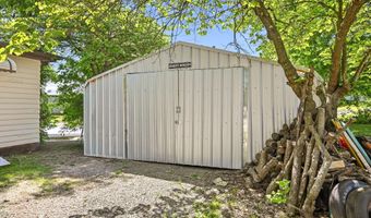 313 S Rinker Ave, Aurora, MO 65605