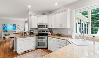 53 Essex Rd, Bedford, NH 03110