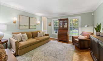 31 Nathan Hale Ct, Cheshire, CT 06410