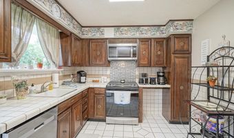 215 E LAKE Dr, Audubon, NJ 08106