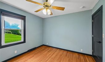203 E 4th St, Anamosa, IA 52205