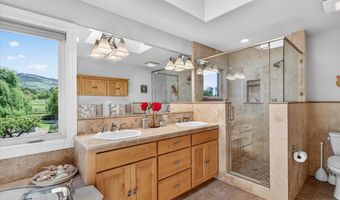 39 E Valley View Rd, Ashland, OR 97520