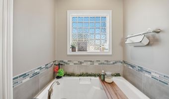 5617 Bear Creek Pass, Auburn, IN 46706