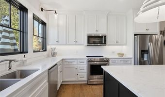 1210 Signal Lake Ct, Baldwin City, KS 66006