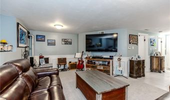 10 Pembroke Dr, Johnston, RI 02919