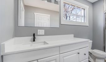 217 N 6th St, Adel, IA 50003