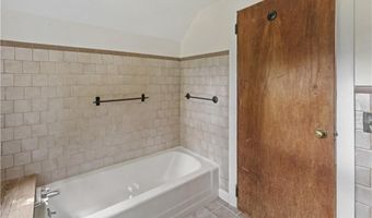 90 Hilltop Rd, East Providence, RI 02914