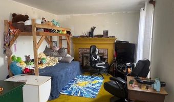 14 Lakeshore Dr, Belgrade, ME 04917