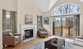 5 Blue Meadow Ct 5, Bourne, MA 02532