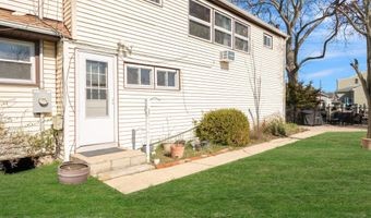 280 S Bayview Ave, Amityville, NY 11701