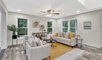 305 Mountainside Dr, Alloway, NJ 07422