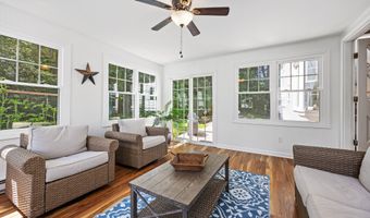 475 Riverside Dr, Cheshire, CT 06410