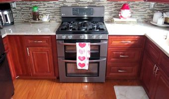 30 Grove Pl, Danbury, CT 06810