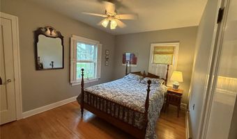 915 McKinley Blvd, Alton, IL 62002