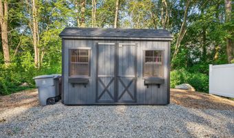 39 Spring Glen Rd, East Lyme, CT 06357